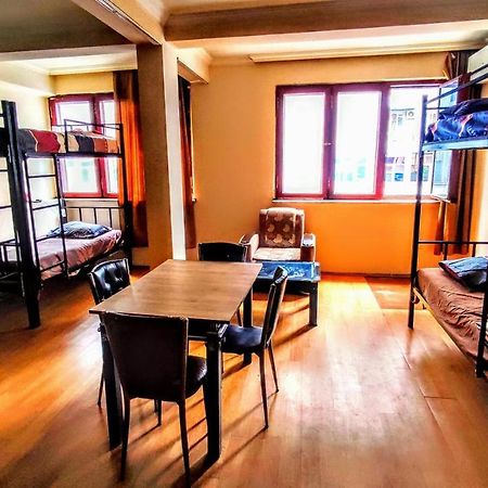 Masala Hostel Батуми Екстериор снимка