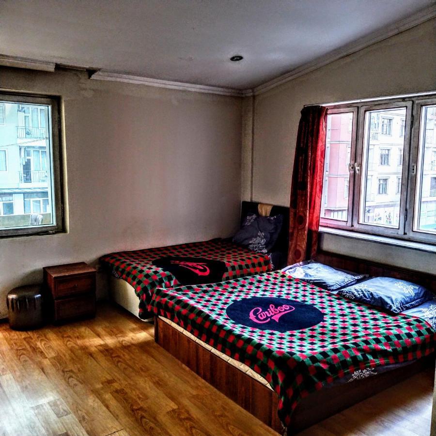 Masala Hostel Батуми Екстериор снимка