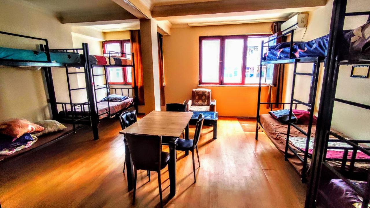 Masala Hostel Батуми Екстериор снимка