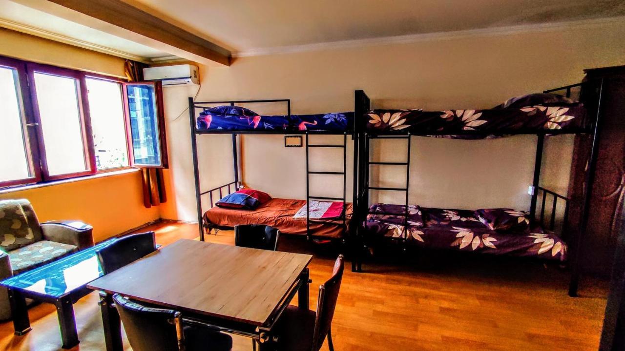 Masala Hostel Батуми Екстериор снимка