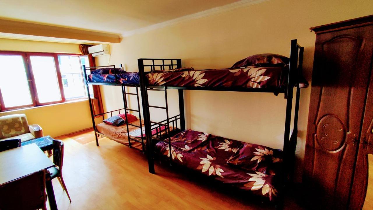 Masala Hostel Батуми Екстериор снимка
